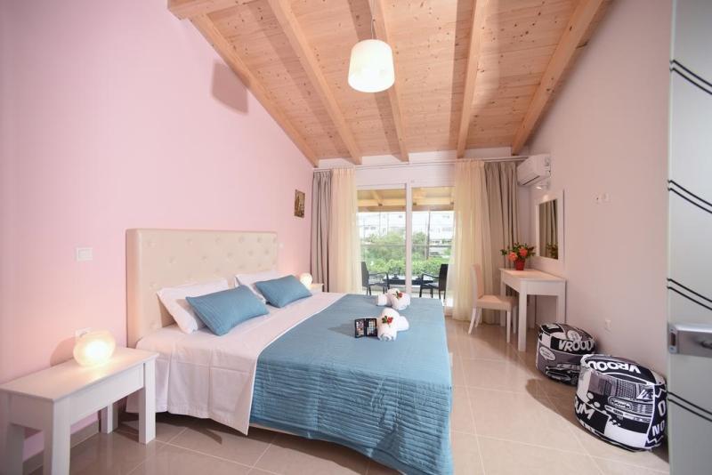 Palapart Gikas Suites And Studios Gouviá Extérieur photo